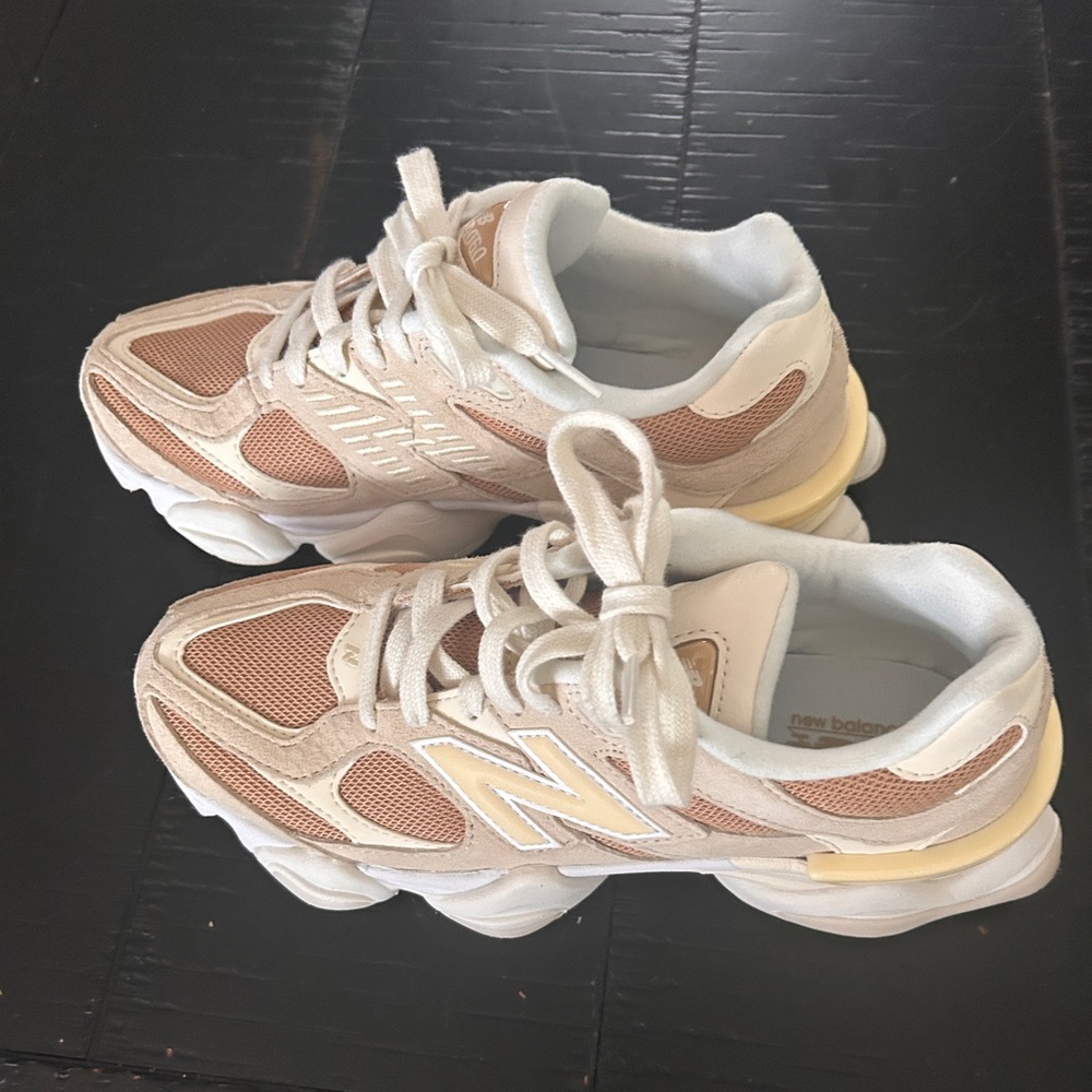 New Balance Beige & White Mode De Vie size 7